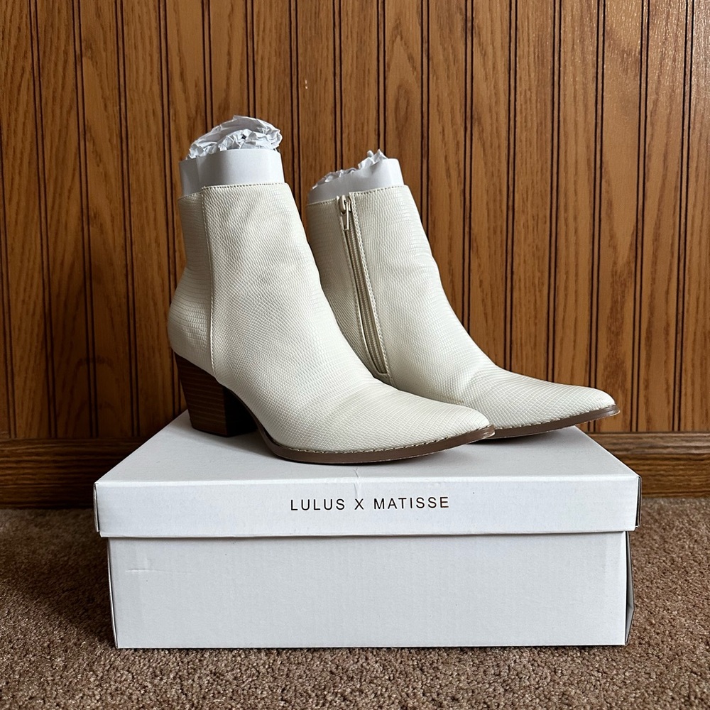 White Pointed Booties (WORN ONCE)